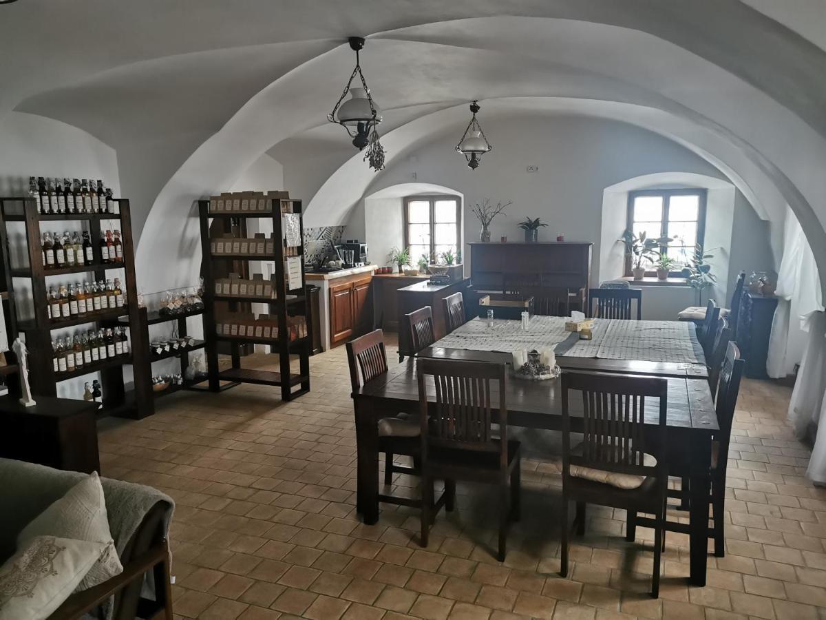 Rodinna Farma Sedmikraska Снежне Экстерьер фото